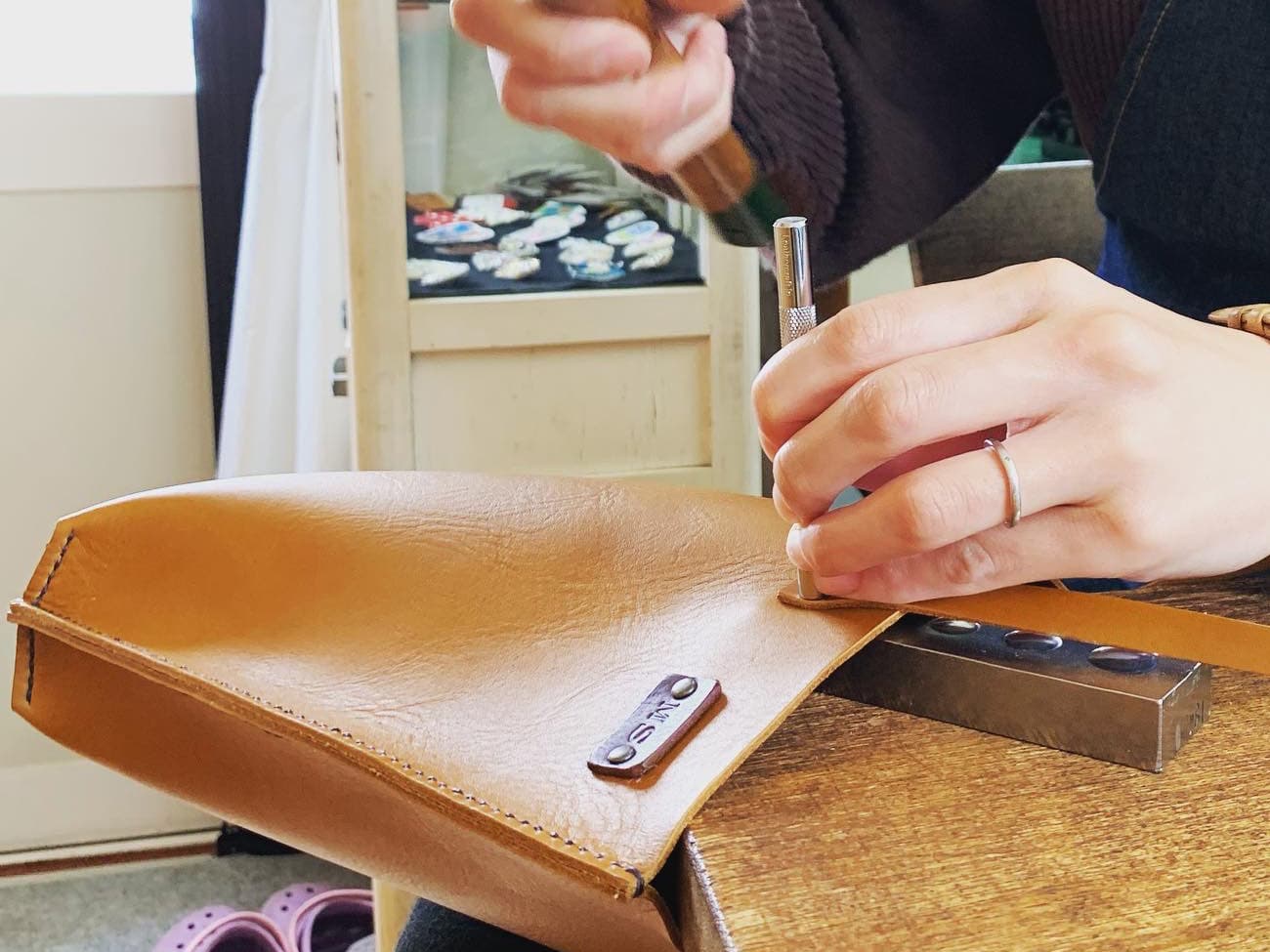オイルヌメ革のトートバッグ手縫い体験